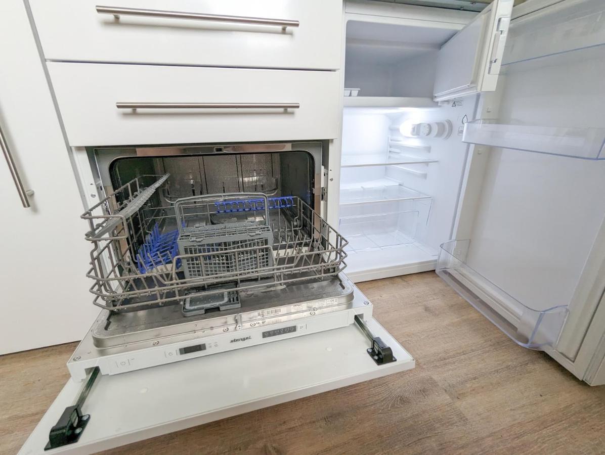 Apartment Mit Kueche, Arbeitsplatz Und Xxl Sofa 노이스 외부 사진