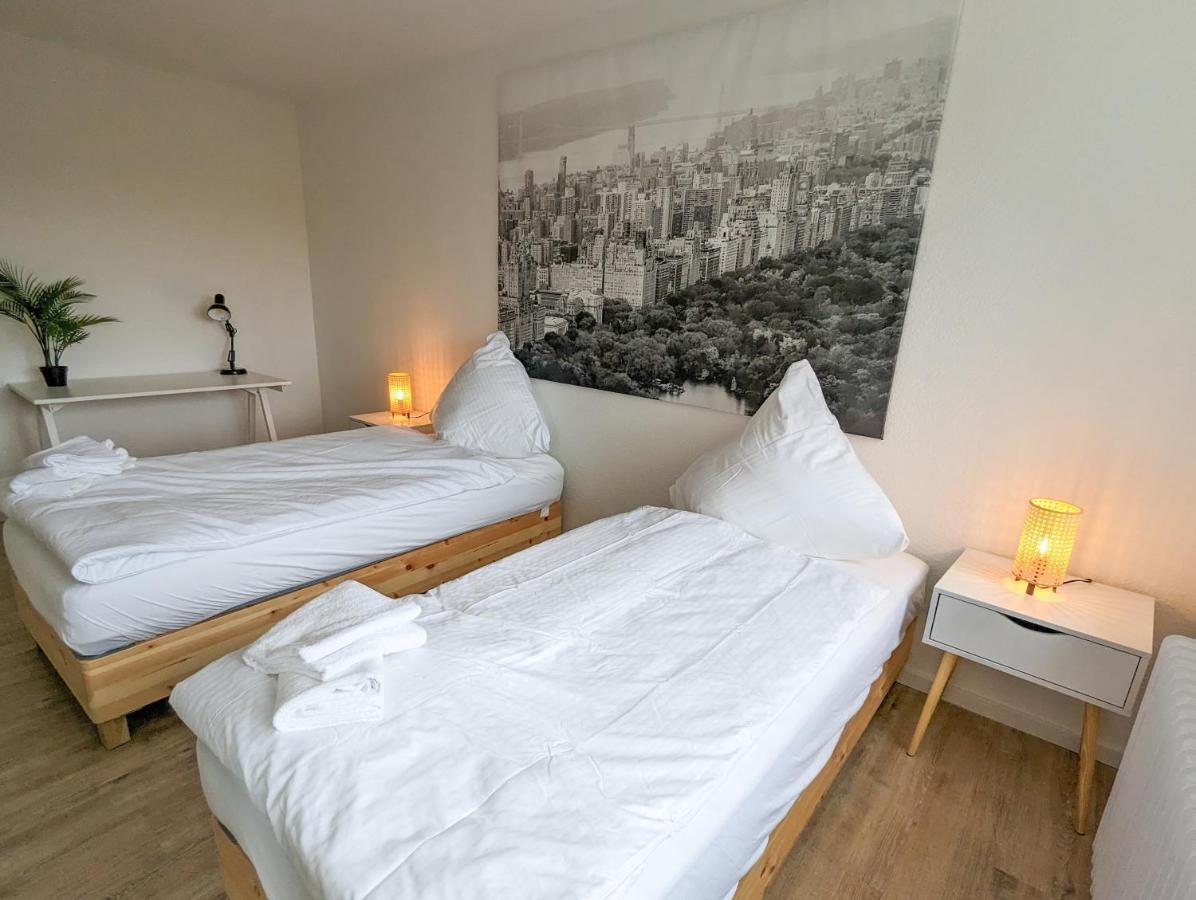 Apartment Mit Kueche, Arbeitsplatz Und Xxl Sofa 노이스 외부 사진
