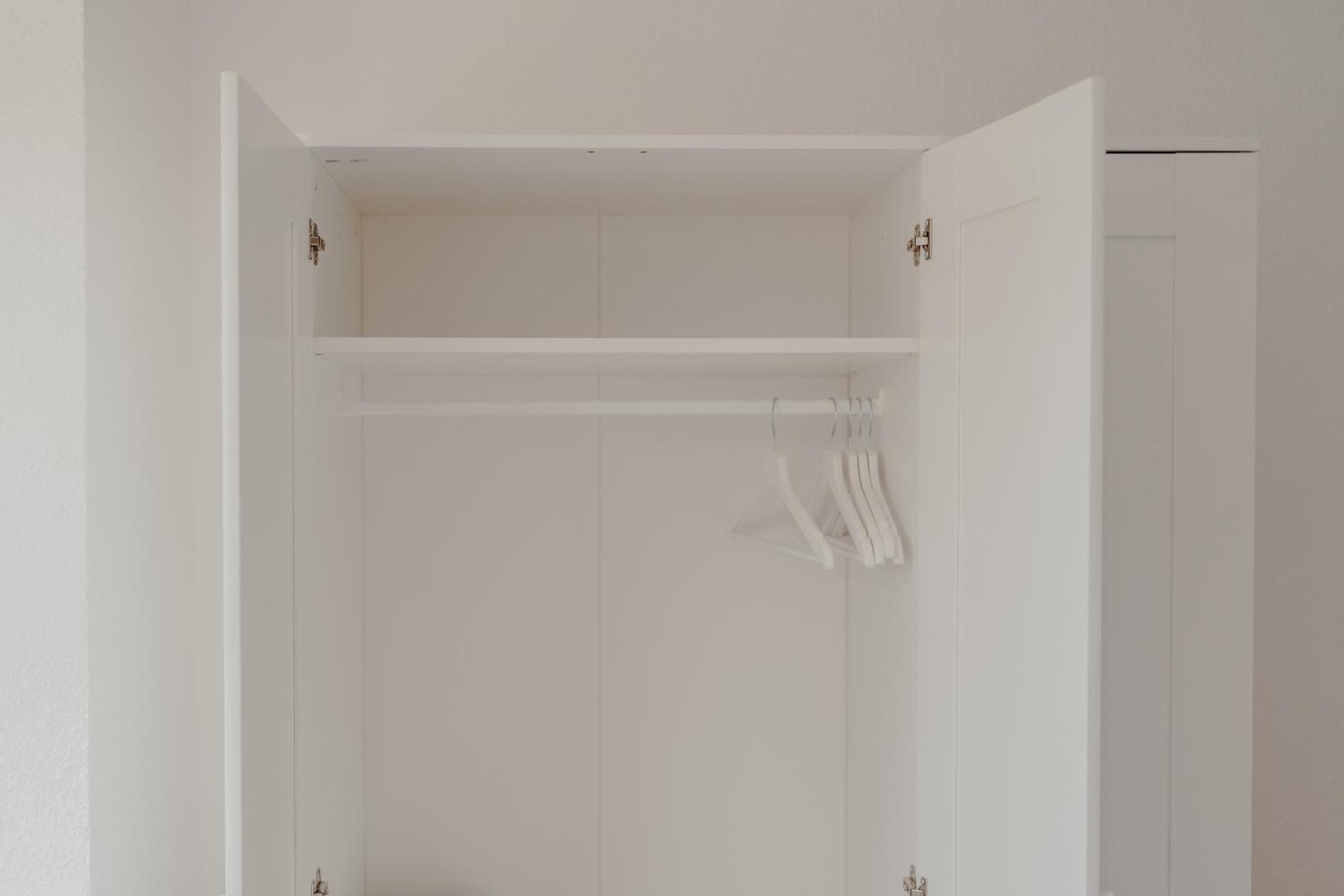 Apartment Mit Kueche, Arbeitsplatz Und Xxl Sofa 노이스 외부 사진