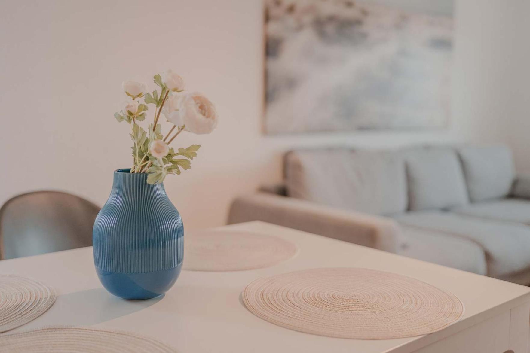 Apartment Mit Kueche, Arbeitsplatz Und Xxl Sofa 노이스 외부 사진