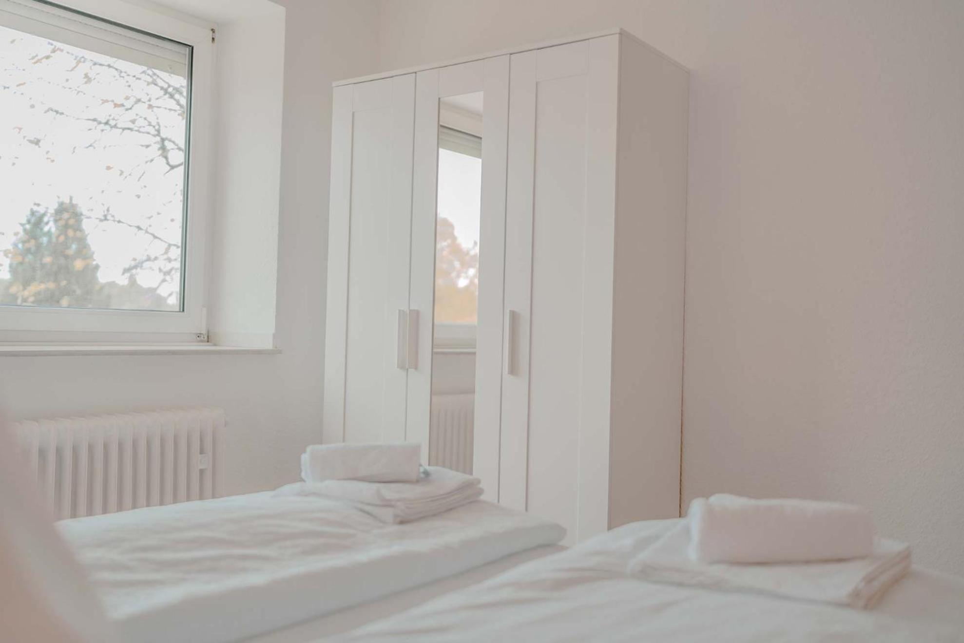 Apartment Mit Kueche, Arbeitsplatz Und Xxl Sofa 노이스 외부 사진