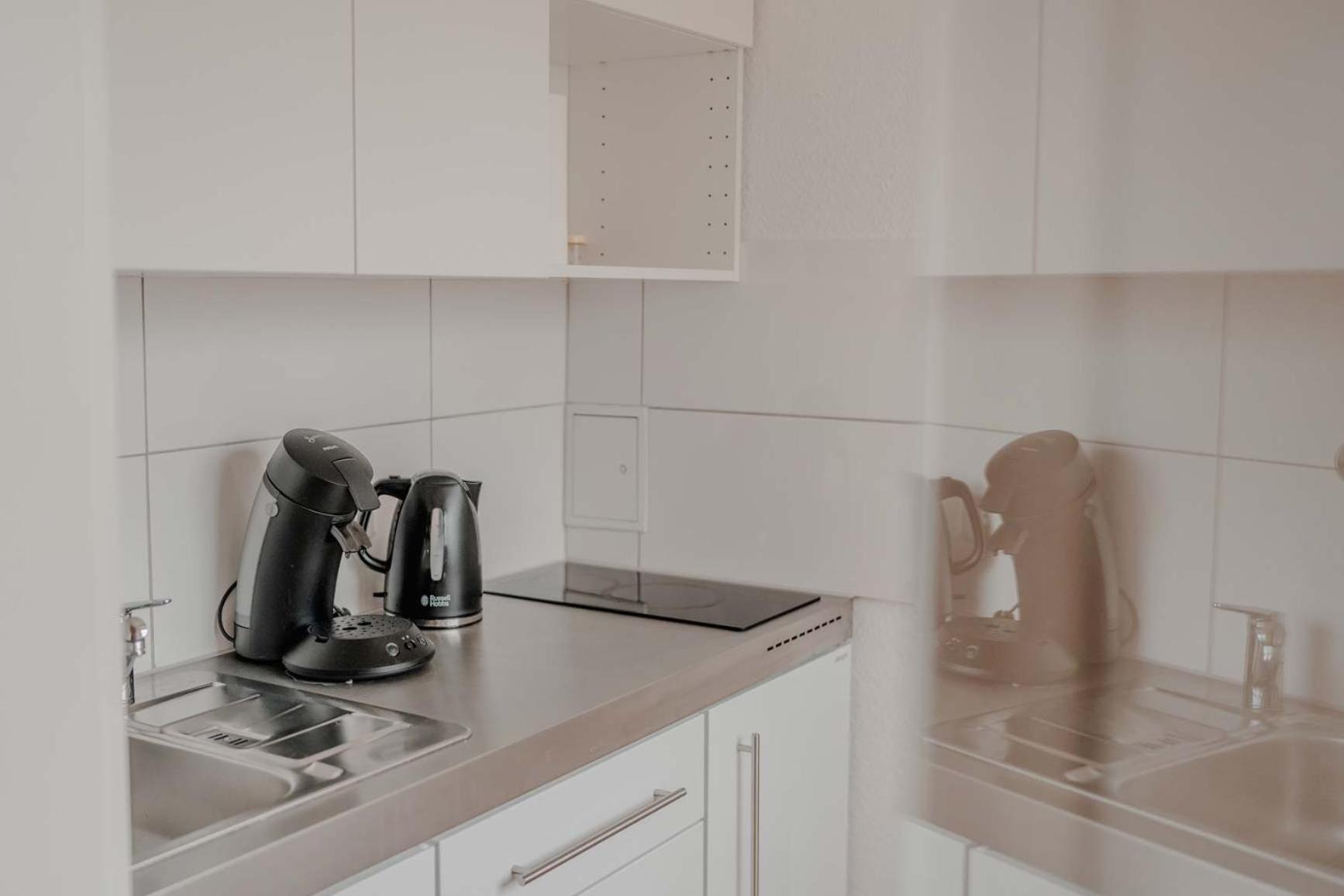 Apartment Mit Kueche, Arbeitsplatz Und Xxl Sofa 노이스 외부 사진