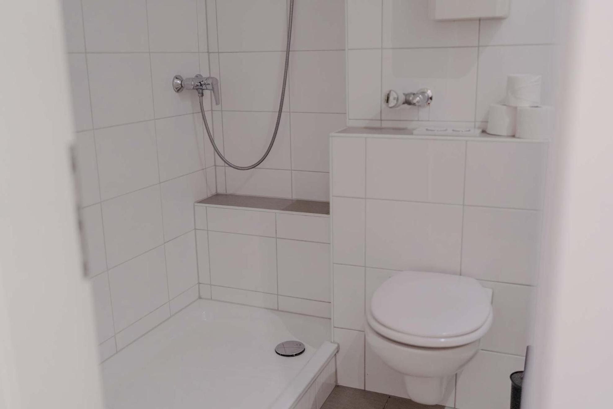 Apartment Mit Kueche, Arbeitsplatz Und Xxl Sofa 노이스 외부 사진